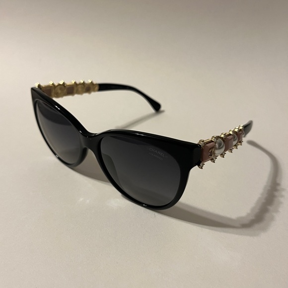 CHANEL Crystal Pearl Cat Eye Polarized Sunglasses - Picture 2 of 15